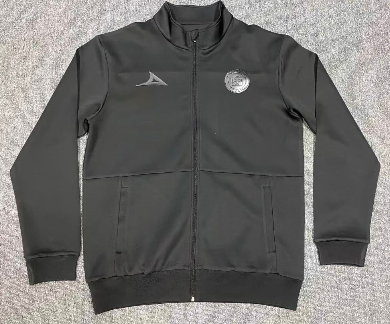 Chamarra Negro Cruz Azul
